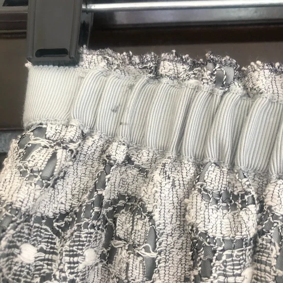 🌟 J.Crew Heather Lace Mini Skirt, Size 4, Green - Picture 8 of 9